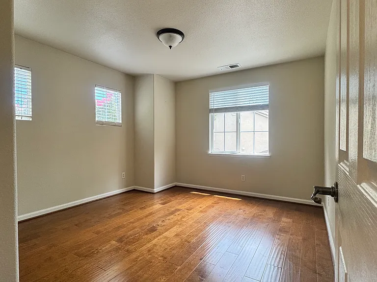 3210 Silverland Dr — Photo 23