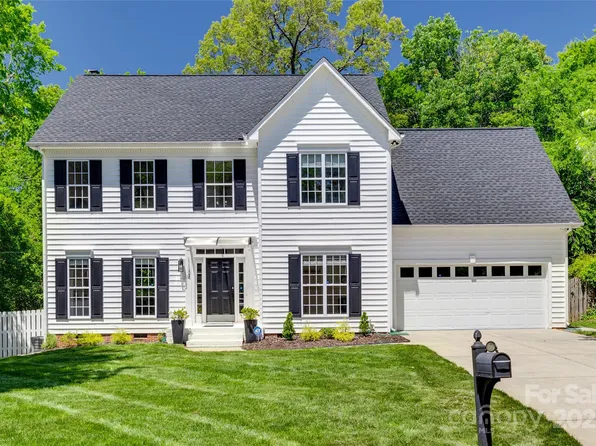1134 Blueberry Ln, Charlotte, NC 28226