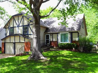 2100 E Sleepy Hollow Dr, Olathe, KS 66062