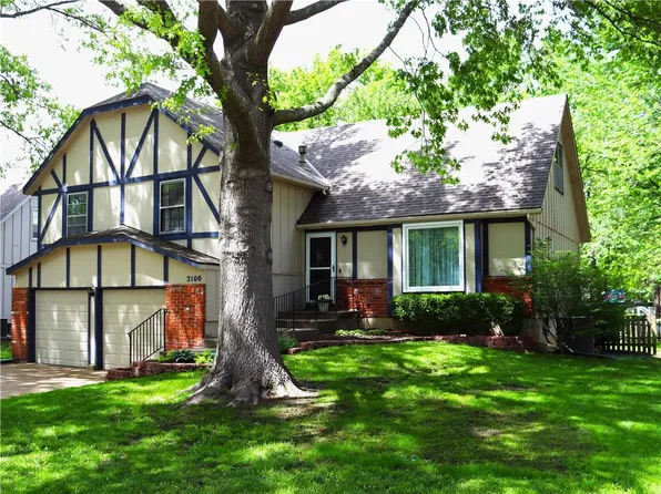 2100 E Sleepy Hollow Dr, Olathe, KS 66062