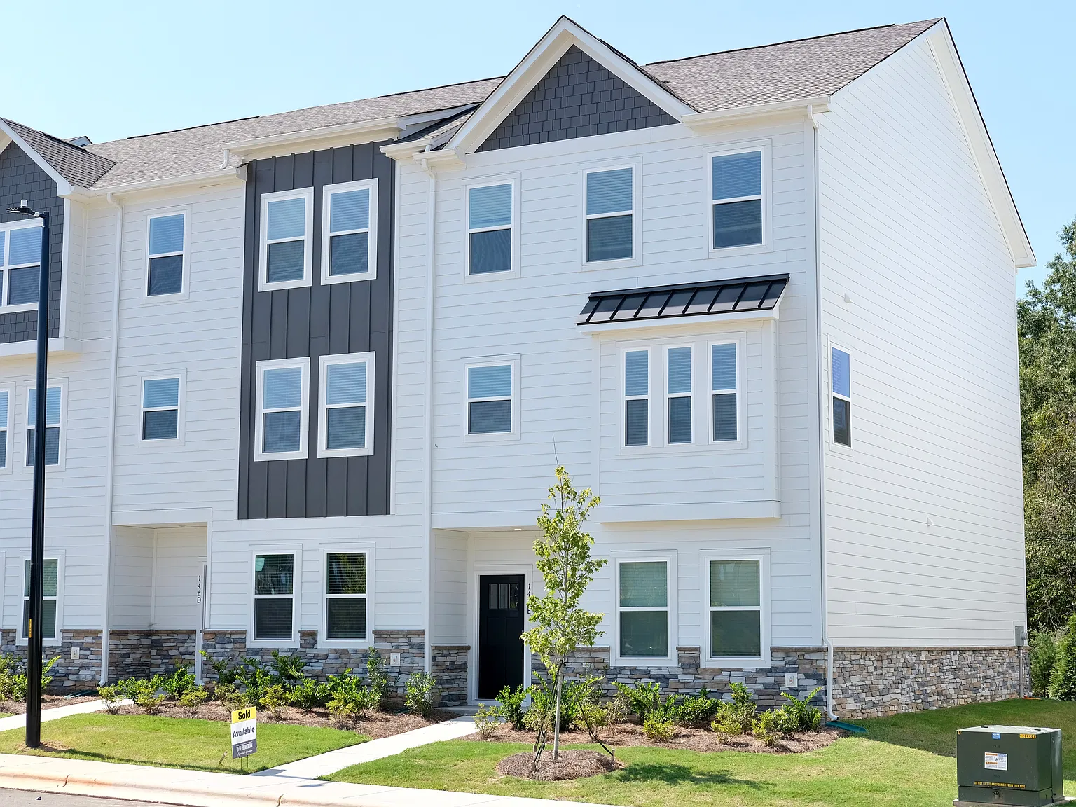 4 bed, 3.5 bath, 2010 sqft, $2,250 — Photo 1