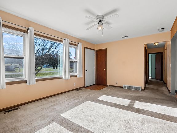 2nd image of 35520 Margurite Ln