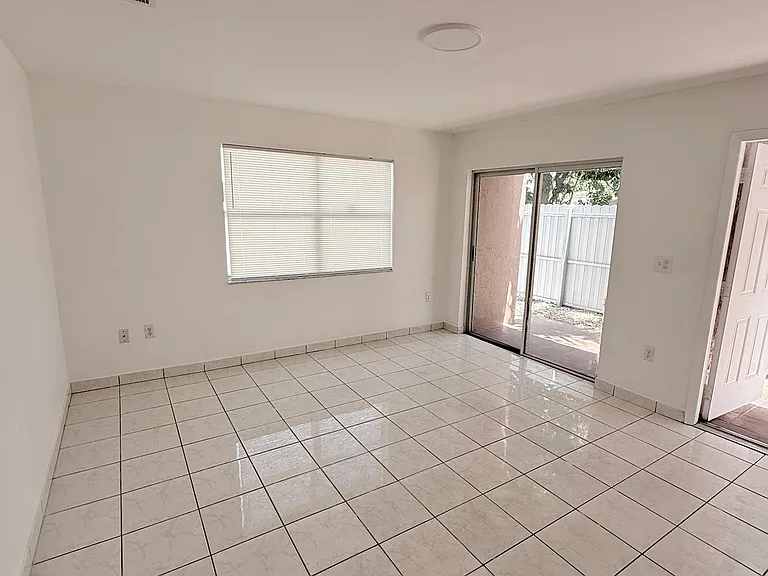 2645 SW 28th Ct — Photo 10