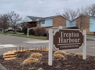 1505 Harbour Ct APT 60, Trenton, MI 48183
