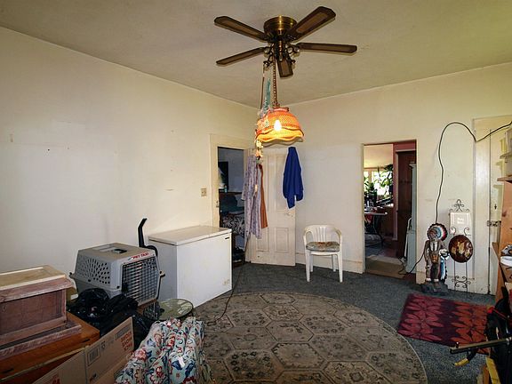 5th image of 800 N Gentry St