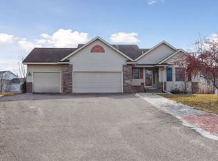 11831 N Meadow Curv, Lindstrom, MN 55045