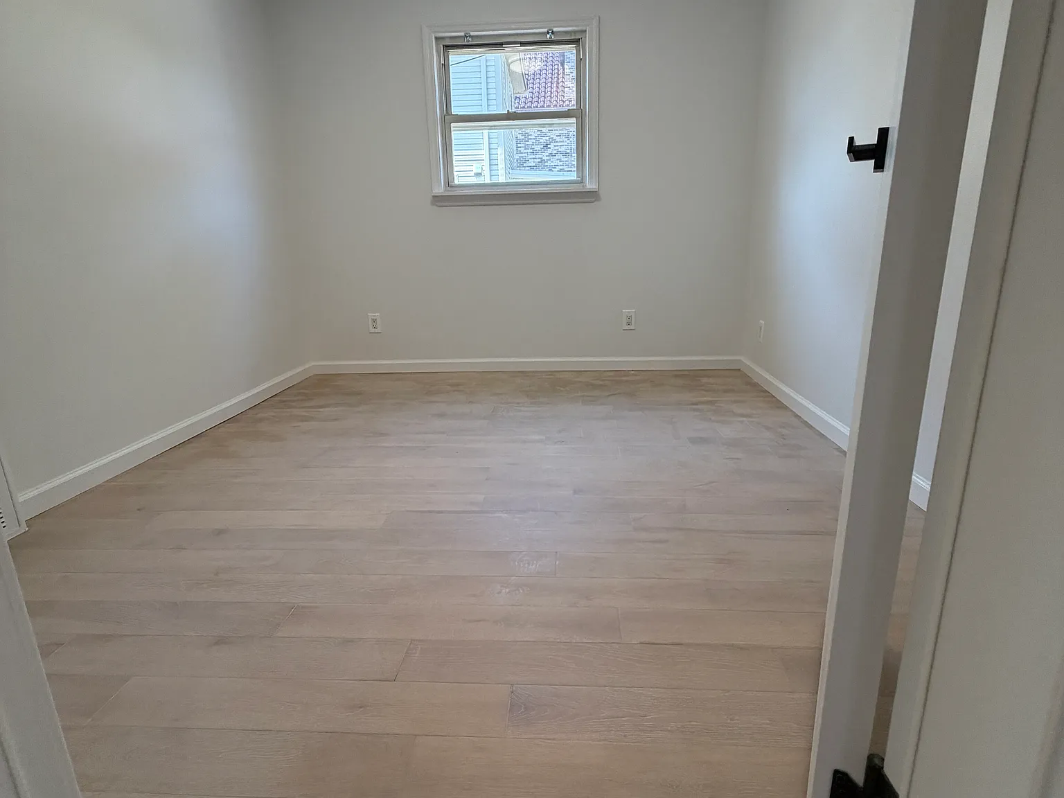 3 bed, 1122 sqft, $3,500 — Photo 4