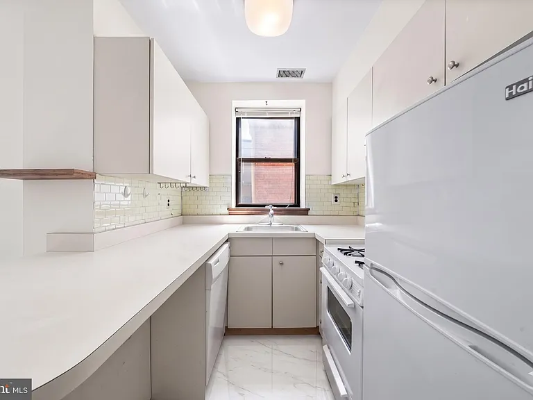 507 Catharine St #2 — Photo 12