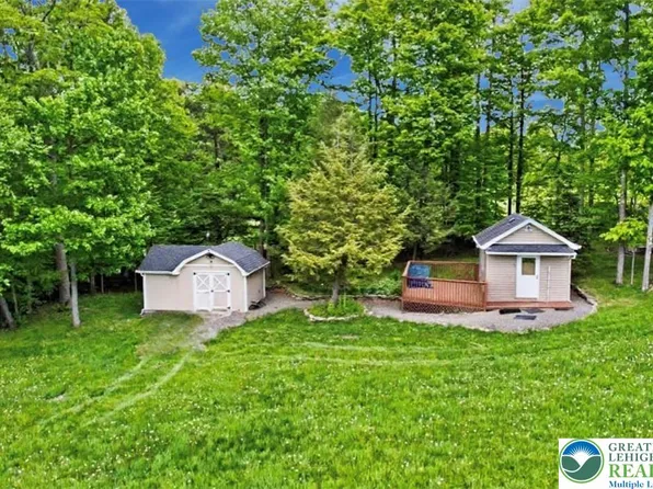 439 Butternut Rd, Newfoundland, PA 18445