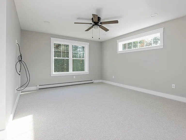 39 Neptune Dr — Photo 12