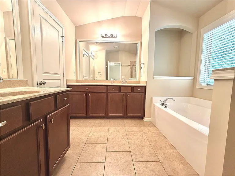 6215 Crested Moss Dr — Photo 19