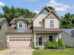 9399 Oakdale St, Clay, MI 48001