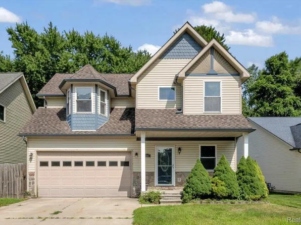 9399 Oakdale St, Clay, MI 48001