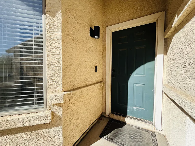 7332 N 70th Dr — Photo 2
