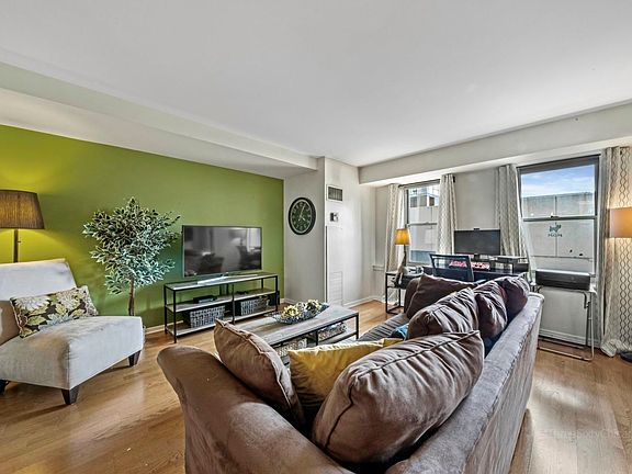 2nd image of 40 E 9th St APT 1013