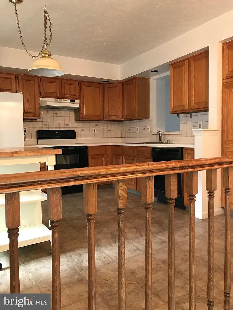 3 bed, 3.5 bath, 2156 sqft, $2,800 — Photo 2