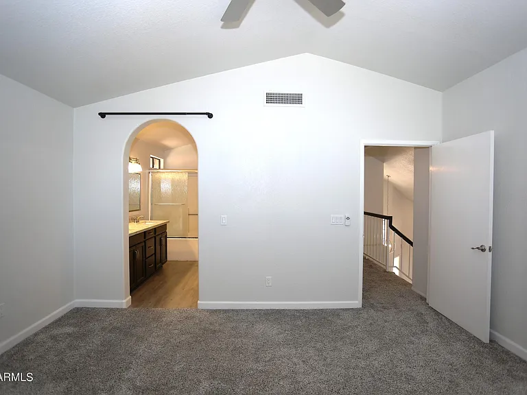 924 E Manor Dr — Photo 8