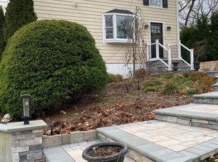 39 Penny Dr APT B, Huntington Station, NY 11746