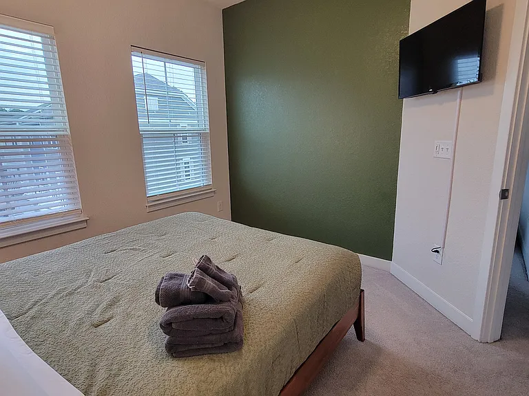 906 Stern Way — Photo 10