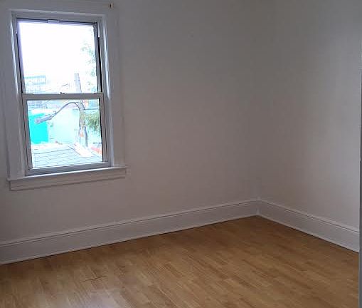 4th image of 1932 E 52nd St #2
