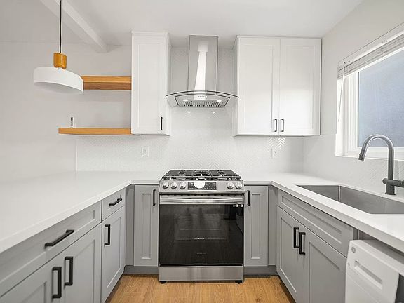 4th image of 3167 Landis St #8