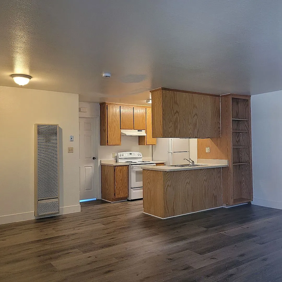 Cedarwood Apartments — Photo 1