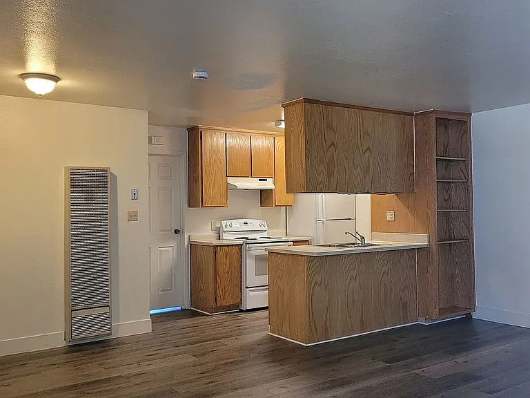 Cedarwood Apartments — Photo 1