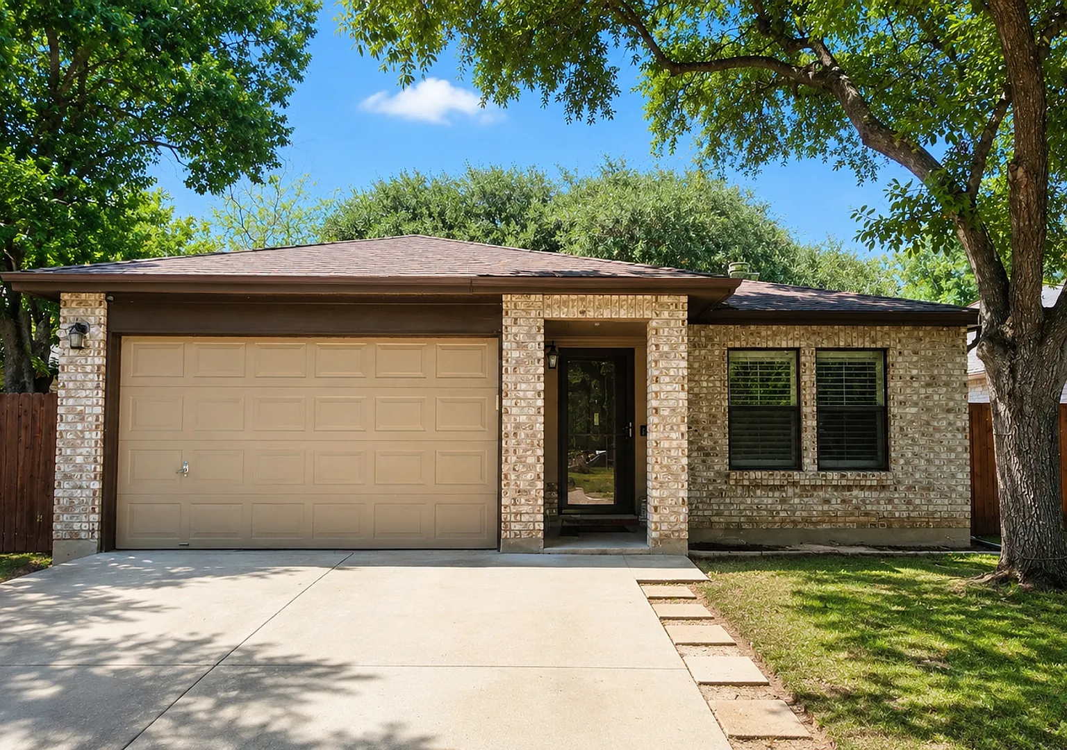 Hunters Chase 3 Bedroom Near UTSA, Medical Center, La Cantera and Much, Much More! — Photo 1