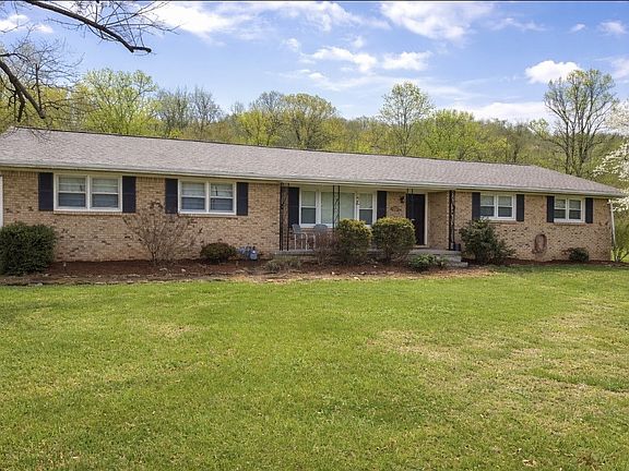 2nd image of 906 Riverside Cir