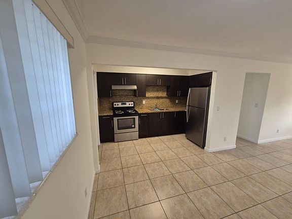 2nd image of 3-3609 Polk St #3