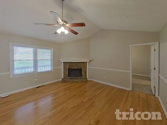 3rd image of 296 Whitney Ln