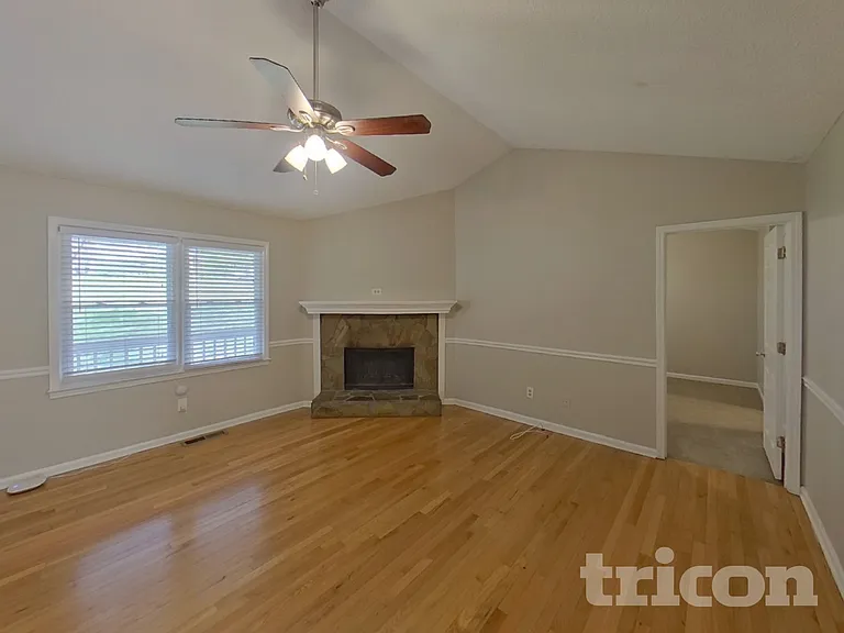296 Whitney Ln — Photo 4