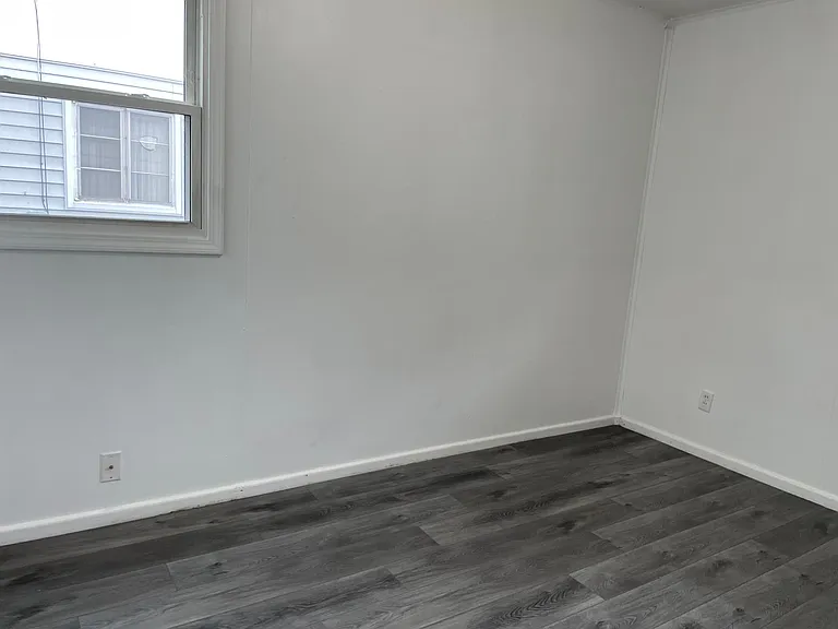 37 Mason Ave N — Photo 12