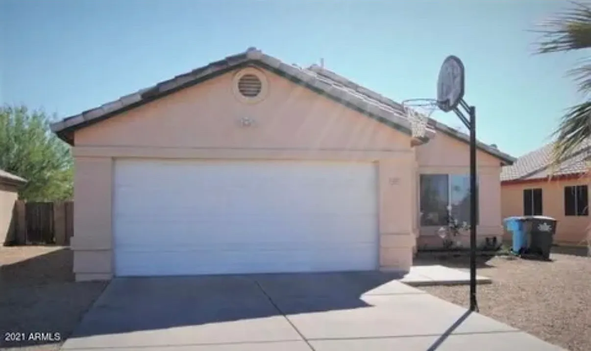 3 bed, 1199 sqft, $2,170 — Photo 2