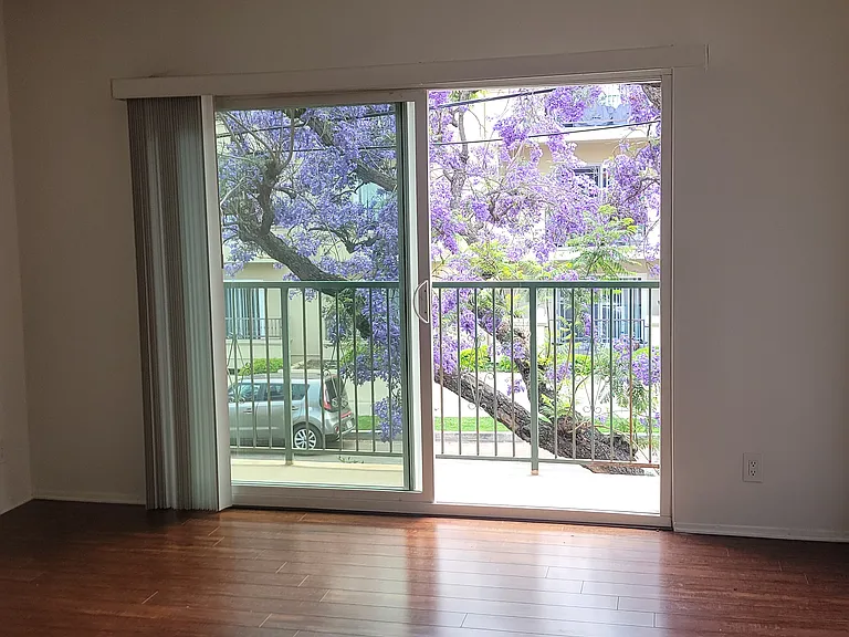 976 S Westgate Ave #7 — Photo 9