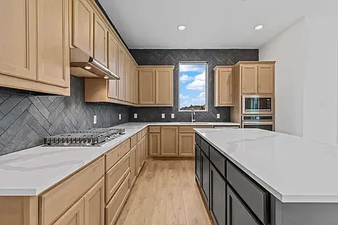 1158 Queensdown Way — Photo 3