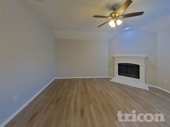 3rd image of 3105 Oak Crest Dr