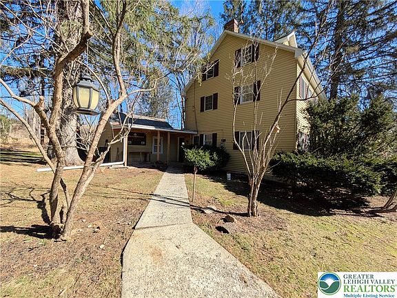 2nd image of 3470 Rhododendron Dr