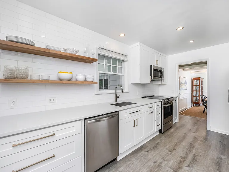 322 Noroton Ave — Photo 12