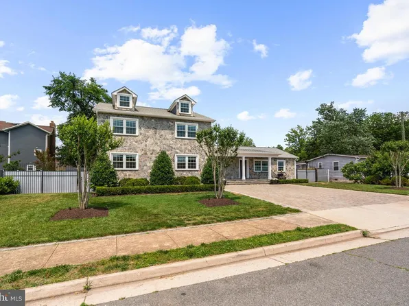 6634 Harriett St, Falls Church, VA 22042