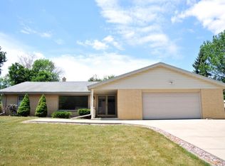 5005 S 36th St, Greenfield, WI 53221