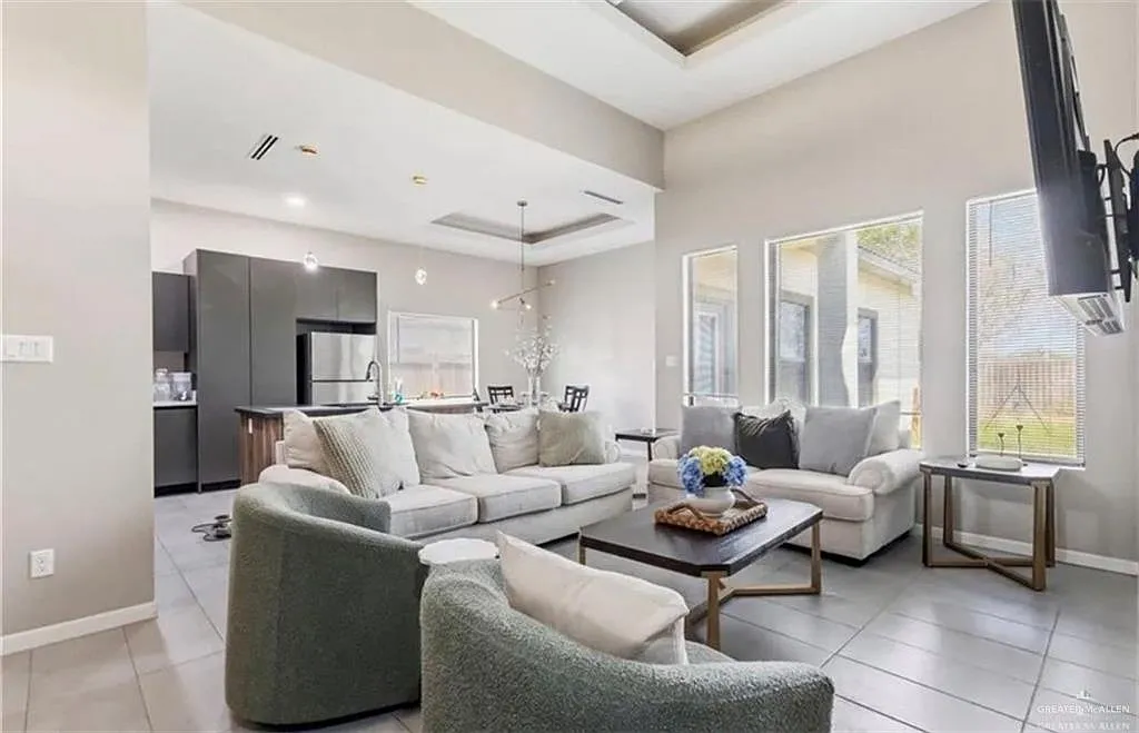 3 bed, 2.0 bath, 1276 sqft, $1,875 — Photo 2