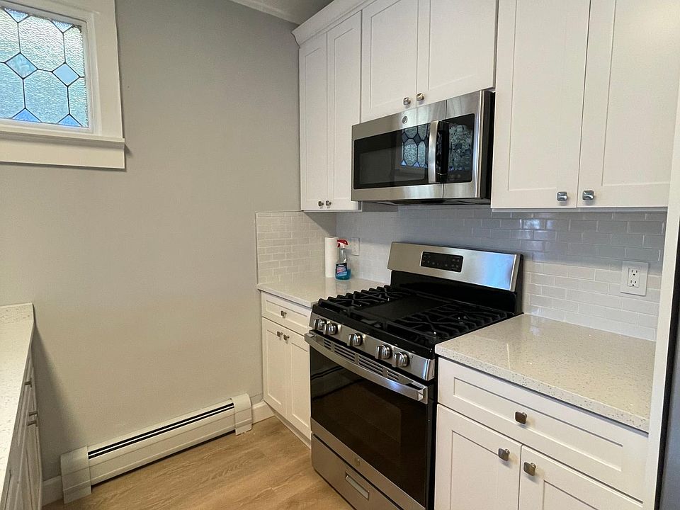 1st image of 52 Oxford Pl #2