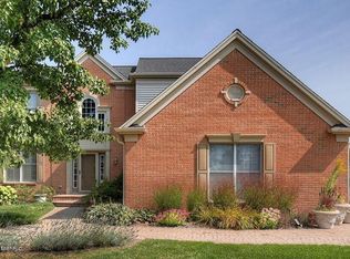 20 Fox Point Ct NE, Ada, MI 49301