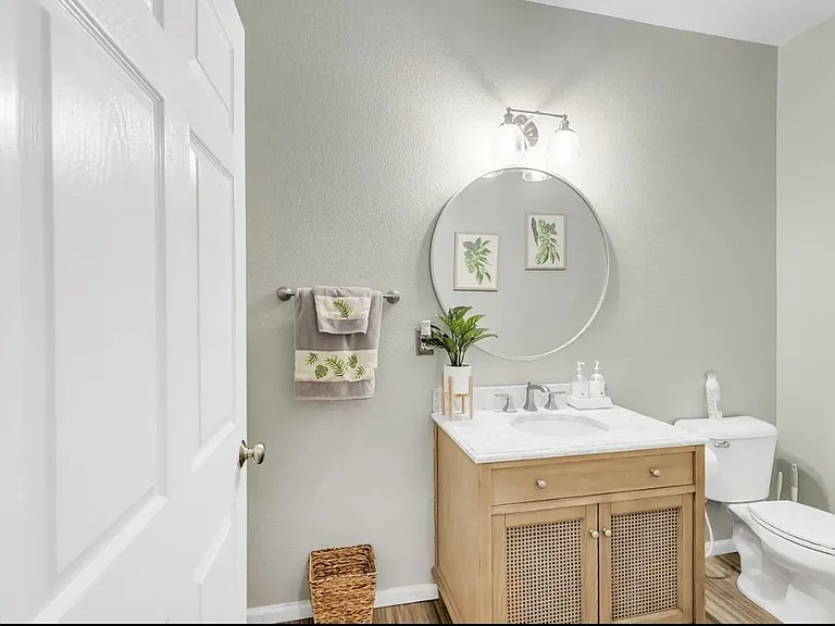 571 S Mobile Pl — Photo 19