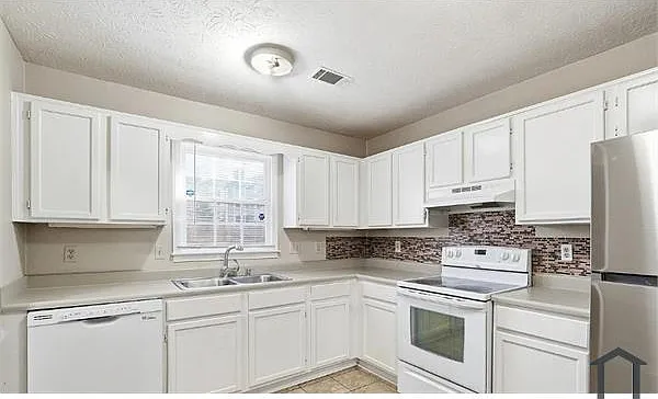 136 Sterling Ct