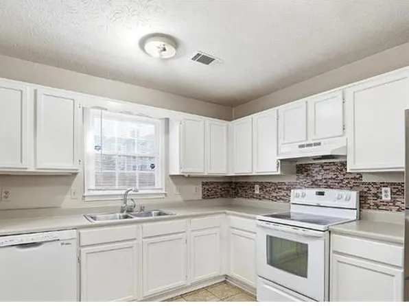 136 Sterling Ct, Alpharetta, GA 30004