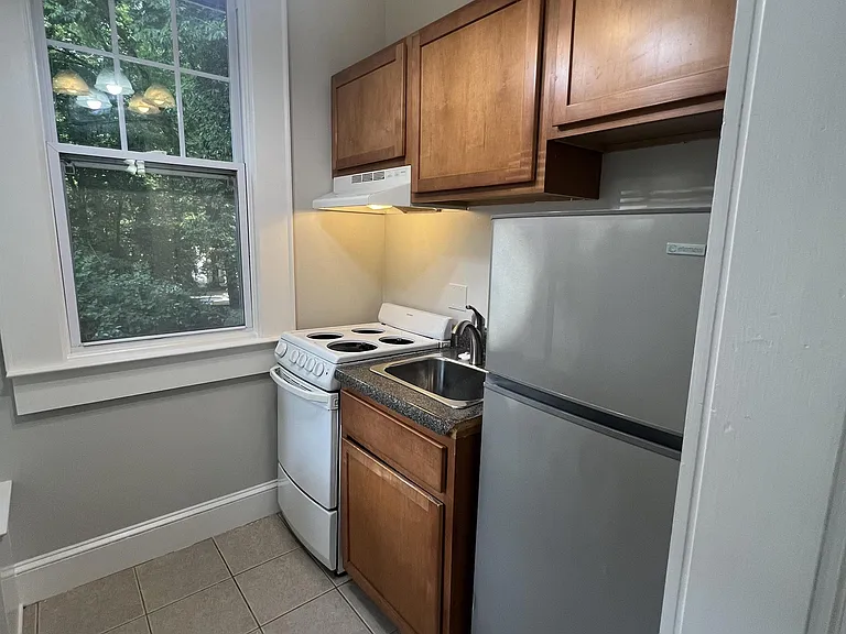 734 Argonne Ave NE — Photo 8