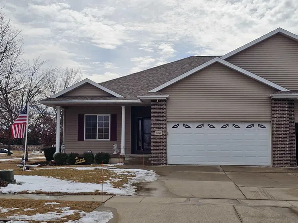 4821 Briarwood Dr, Cedar Falls, IA 50613