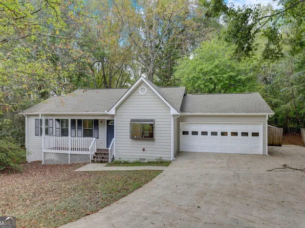 5651 Pinewood Dr, Flowery Branch, GA 30542